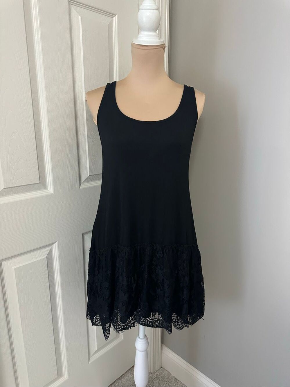 Beyove lace hem slip